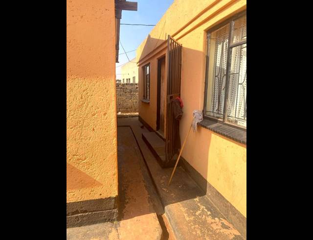 3 BEDROOM HOUSE FOR SALE IN MOLELEKI